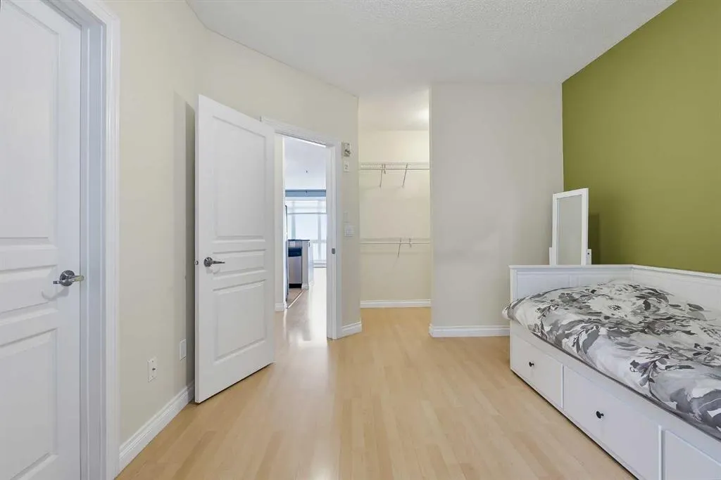117 Rockyledge View NW #4