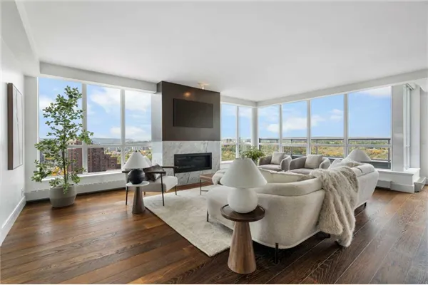 222 Riverfront Avenue SW