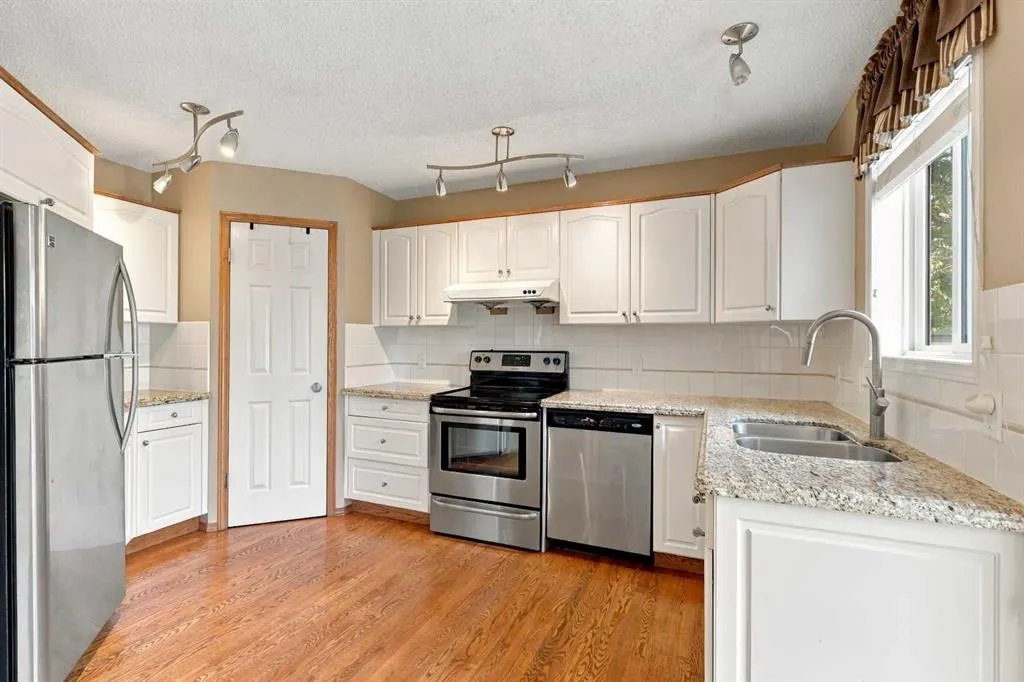 25 Arbour Ridge Park NW