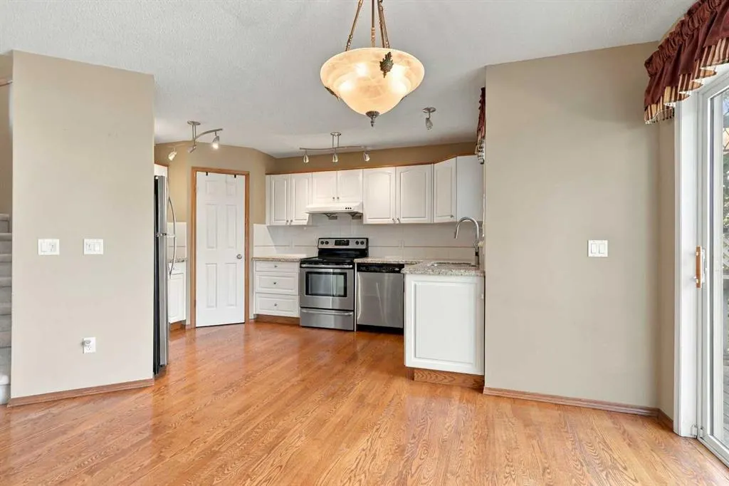25 Arbour Ridge Park NW