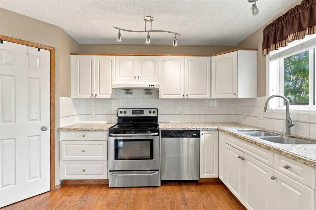 25 Arbour Ridge Park NW