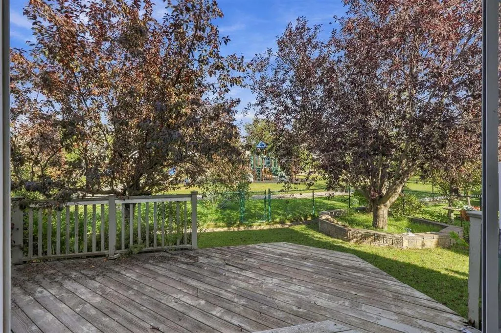 25 Arbour Ridge Park NW