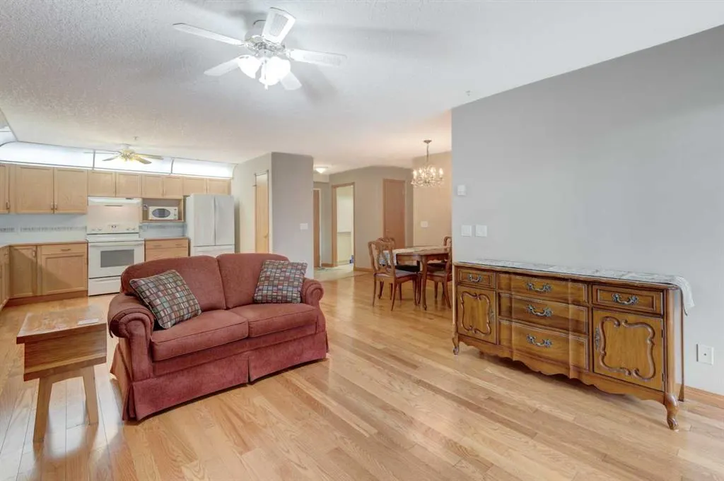 6868 Sierra Morena Boulevard SW #104
