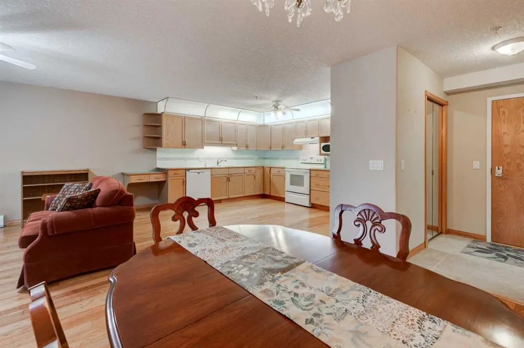 6868 Sierra Morena Boulevard SW #104