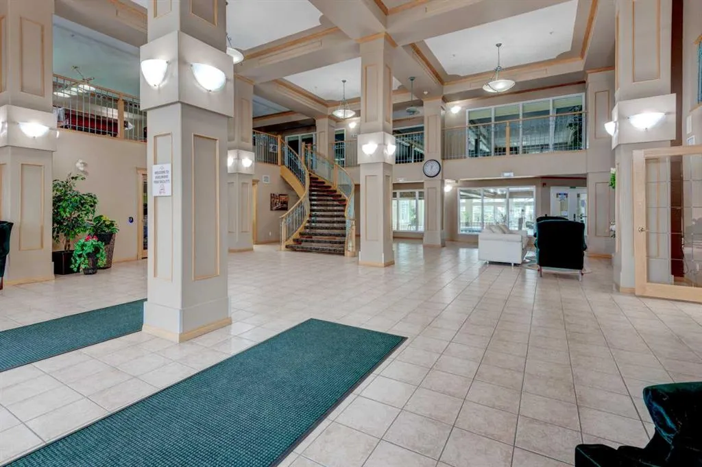 6868 Sierra Morena Boulevard SW #104