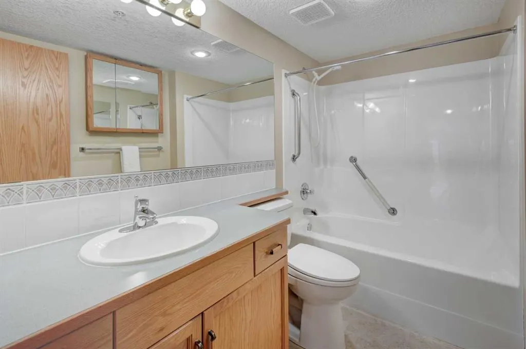 6868 Sierra Morena Boulevard SW #104