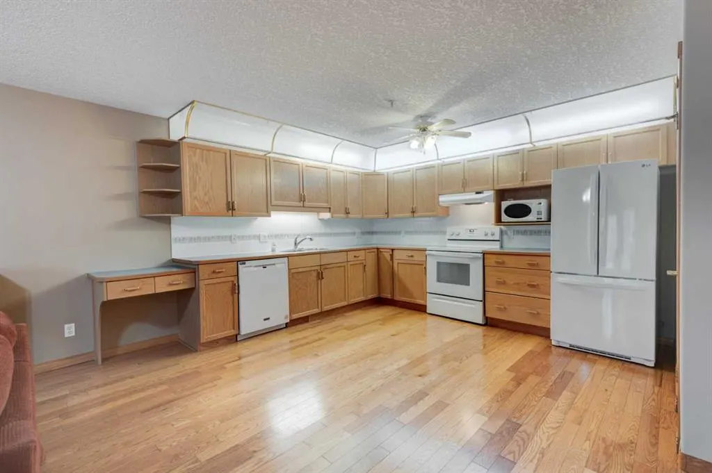 6868 Sierra Morena Boulevard SW #104