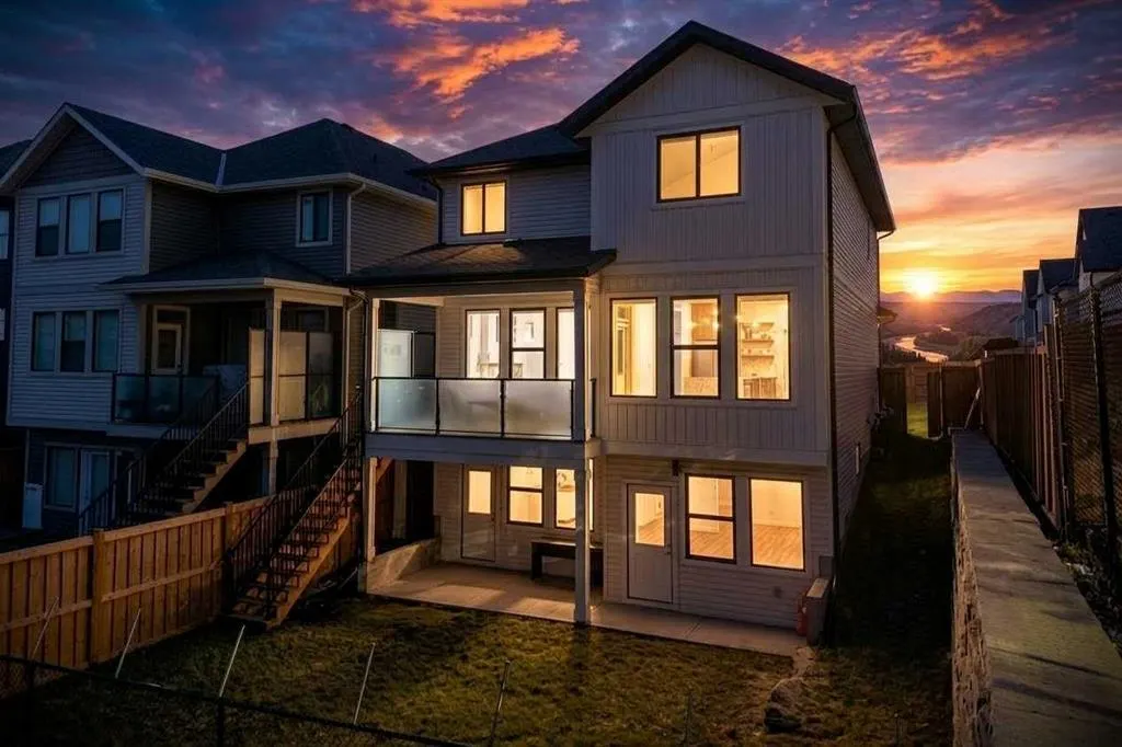 22 Copperhead Bay SE