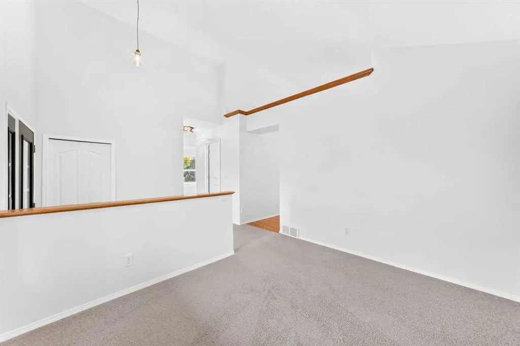 73 Inverness Green SE