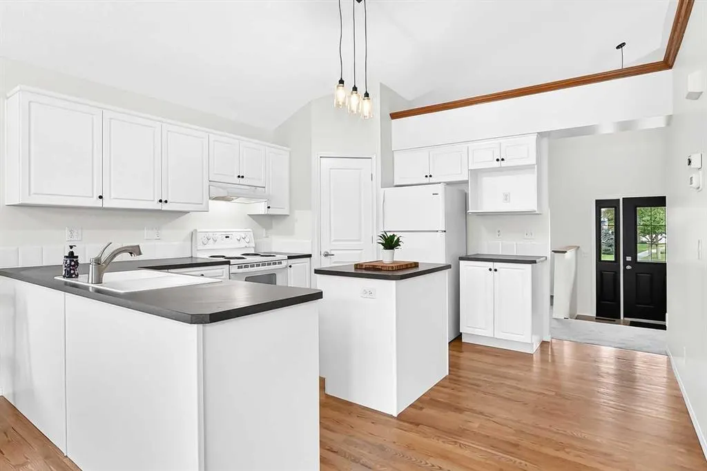 73 Inverness Green SE