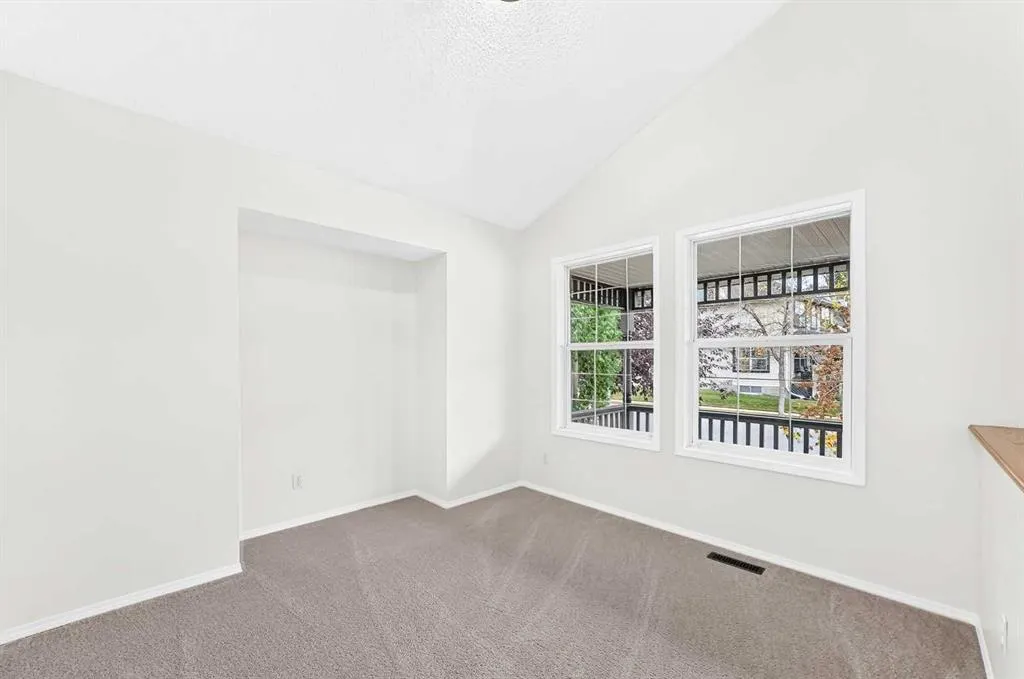73 Inverness Green SE