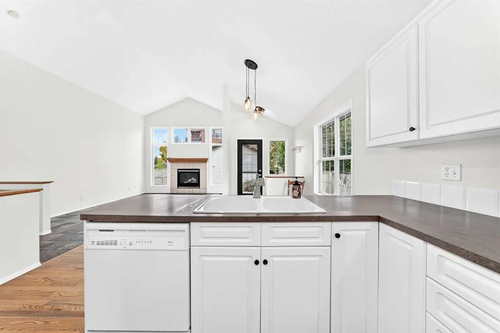 73 Inverness Green SE