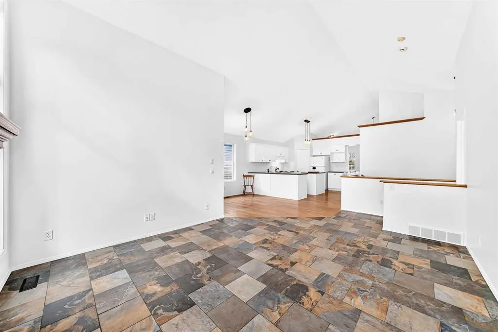 73 Inverness Green SE