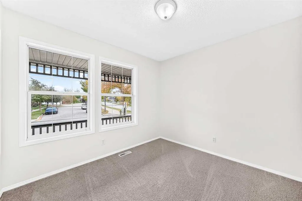 73 Inverness Green SE