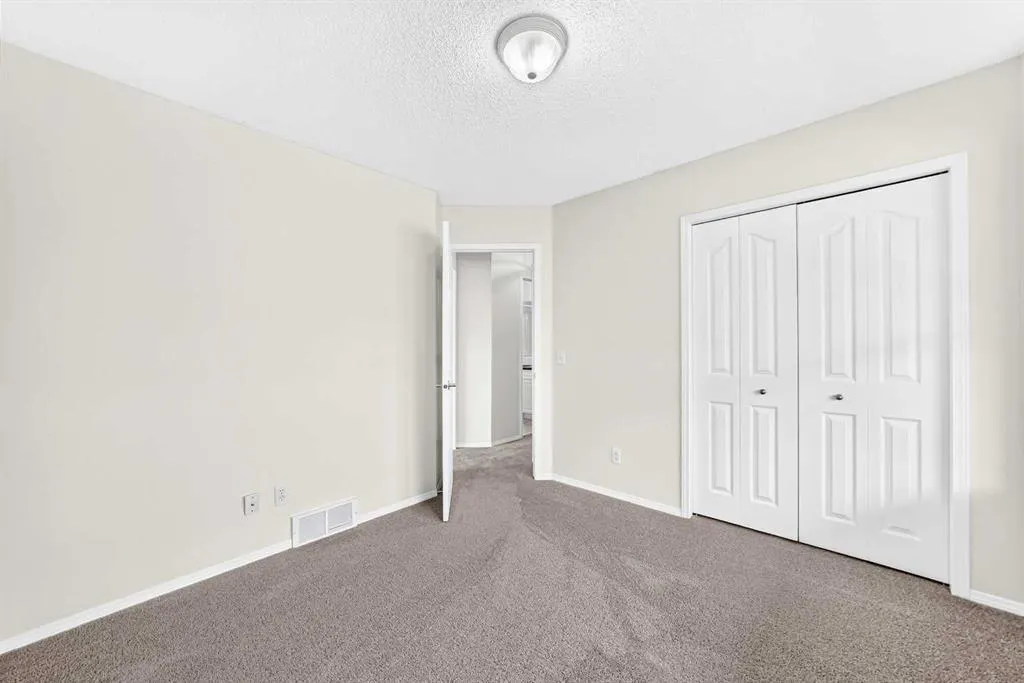 73 Inverness Green SE