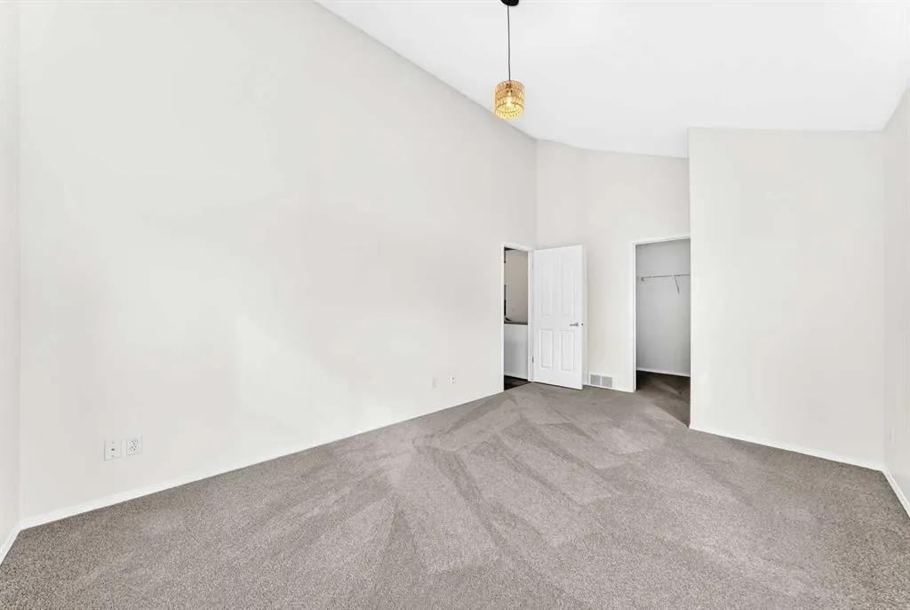 73 Inverness Green SE