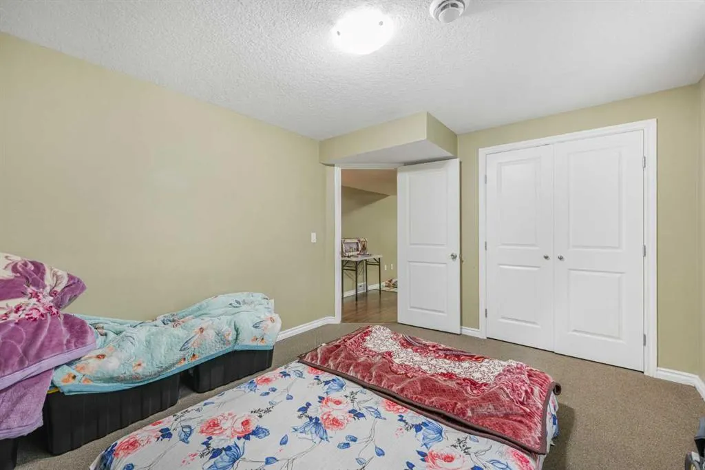 237 Saddlecrest Way NE