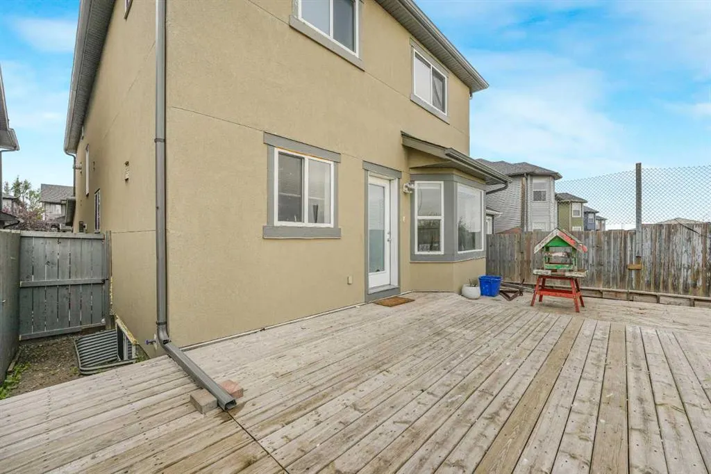 237 Saddlecrest Way NE