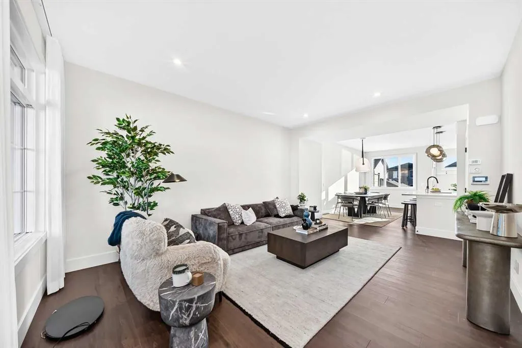 421 Clydesdale Avenue