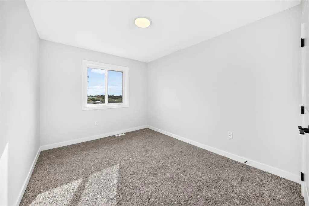23 LAVELLE Close