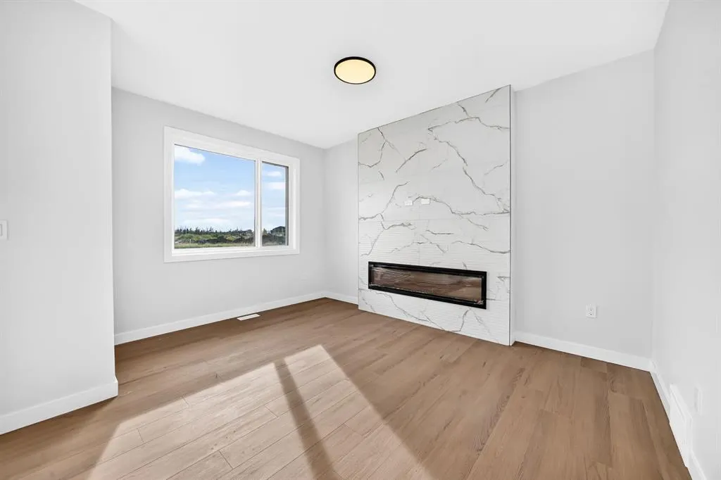 23 LAVELLE Close