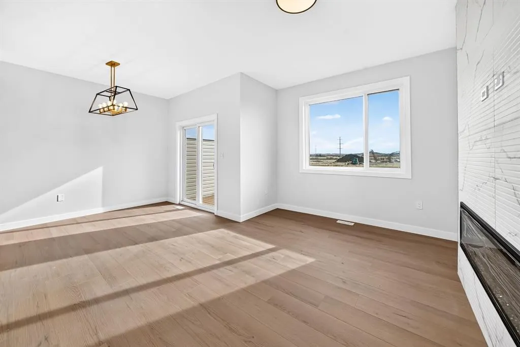 23 LAVELLE Close