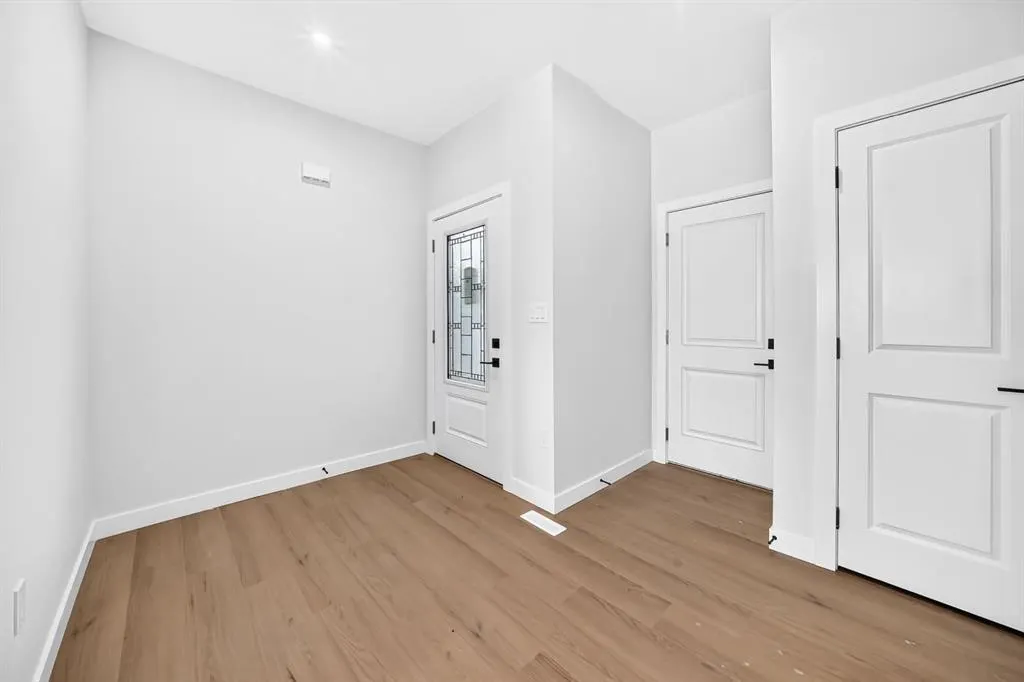 23 LAVELLE Close