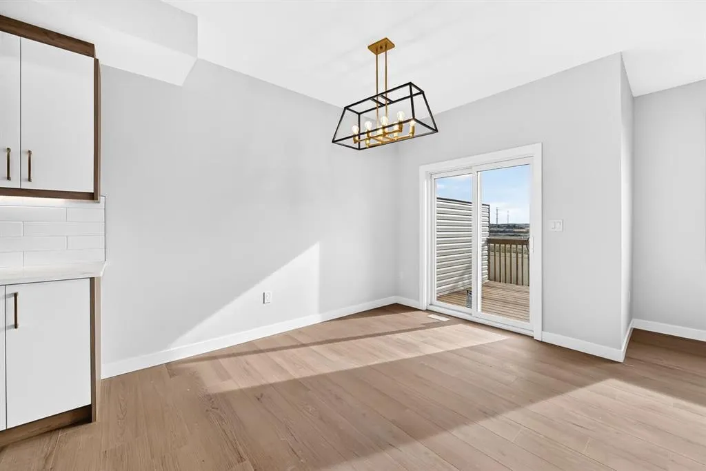 23 LAVELLE Close