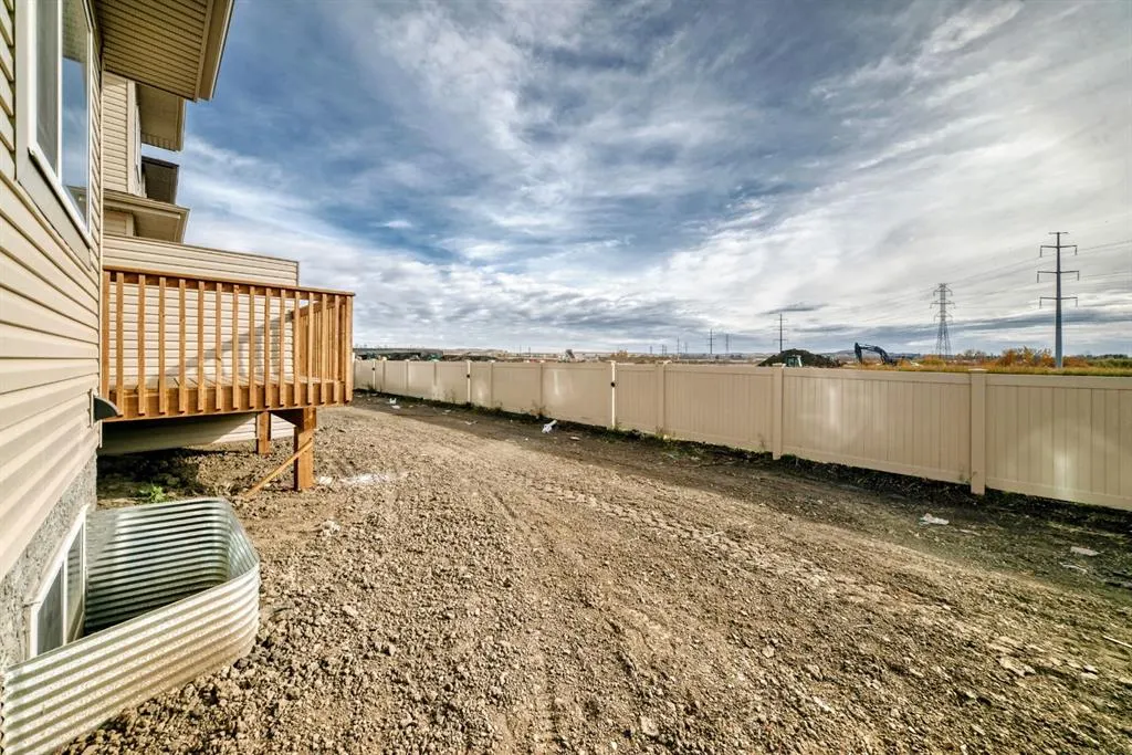 23 LAVELLE Close
