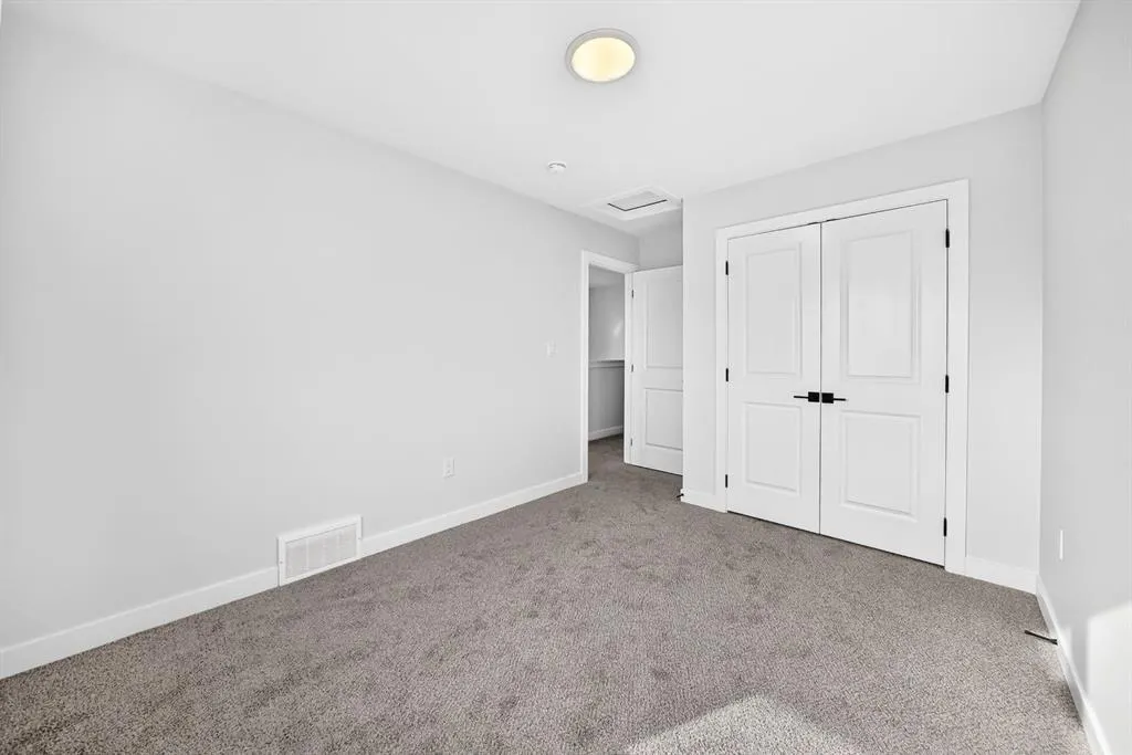 23 LAVELLE Close