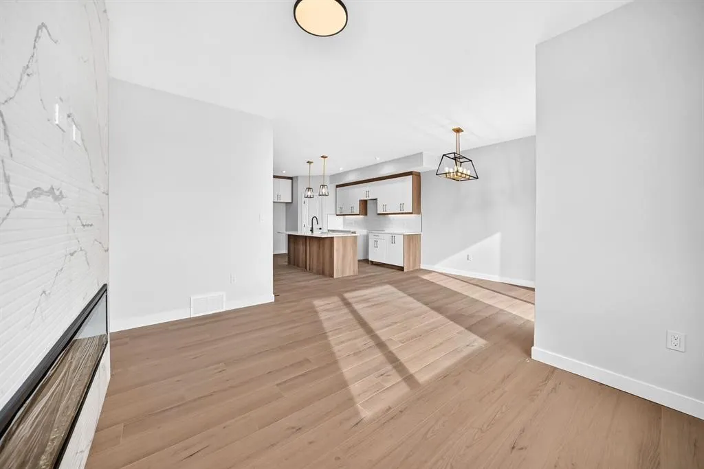 23 LAVELLE Close