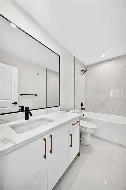 23 LAVELLE Close