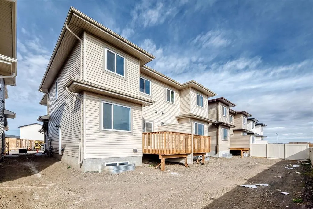 23 LAVELLE Close