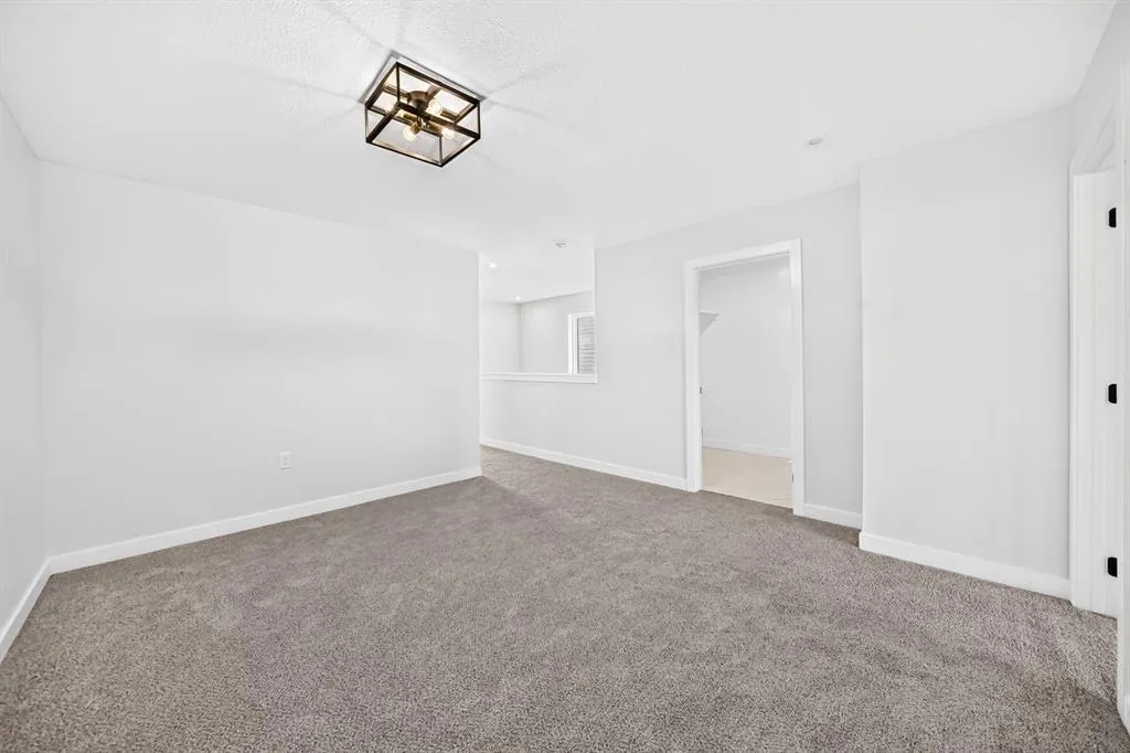 23 LAVELLE Close