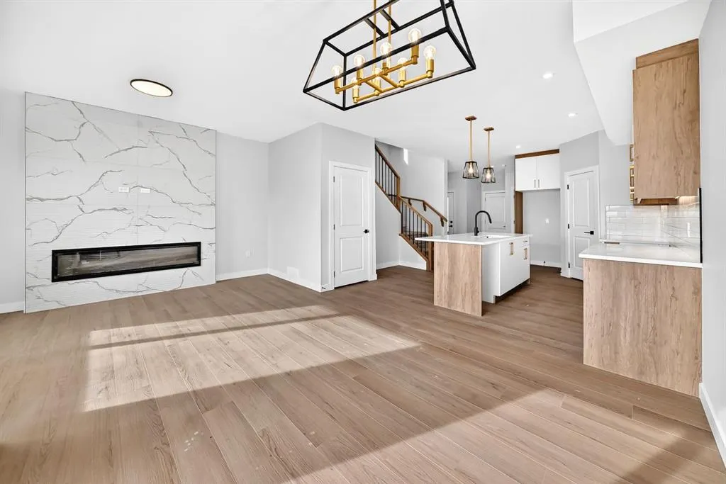 23 LAVELLE Close