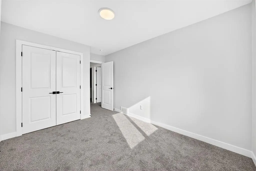 23 LAVELLE Close