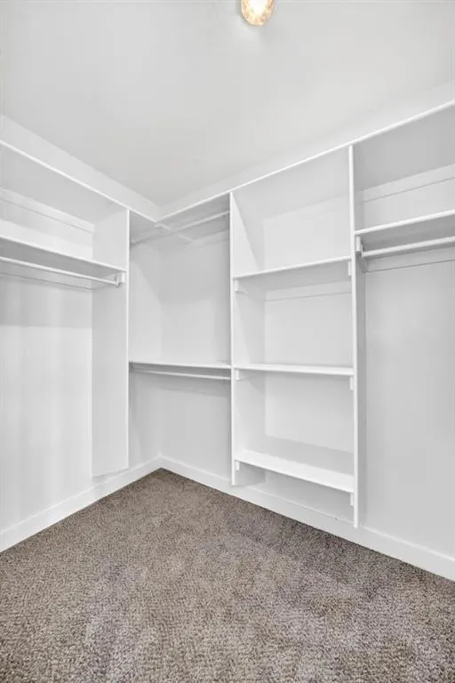 23 LAVELLE Close