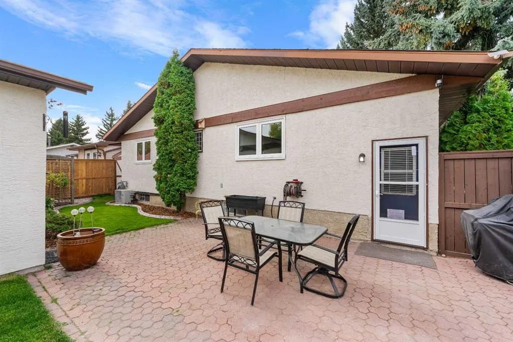 479 Bracewood Crescent SW