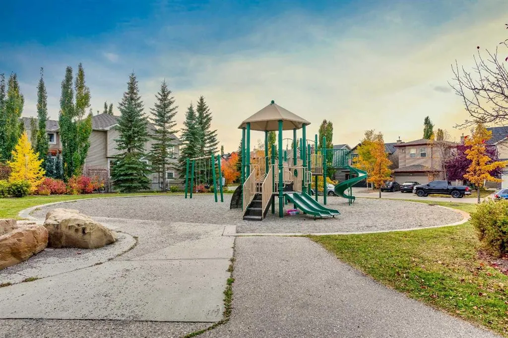 66 Cougarstone Close SW