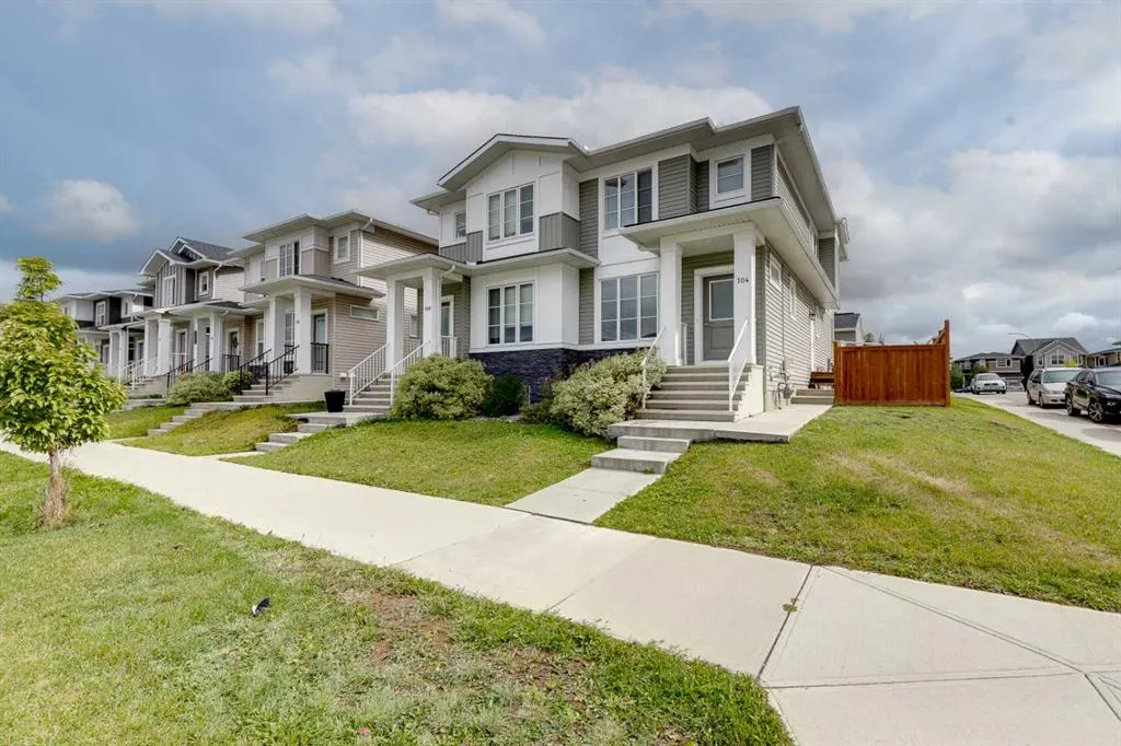104 Corner Meadows Gate NE