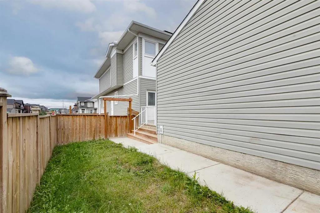 104 Corner Meadows Gate NE