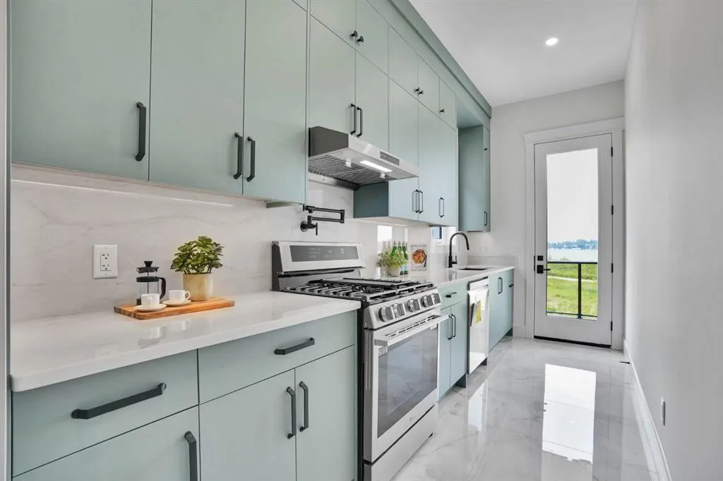 952 SOUTH SHORE Terrace