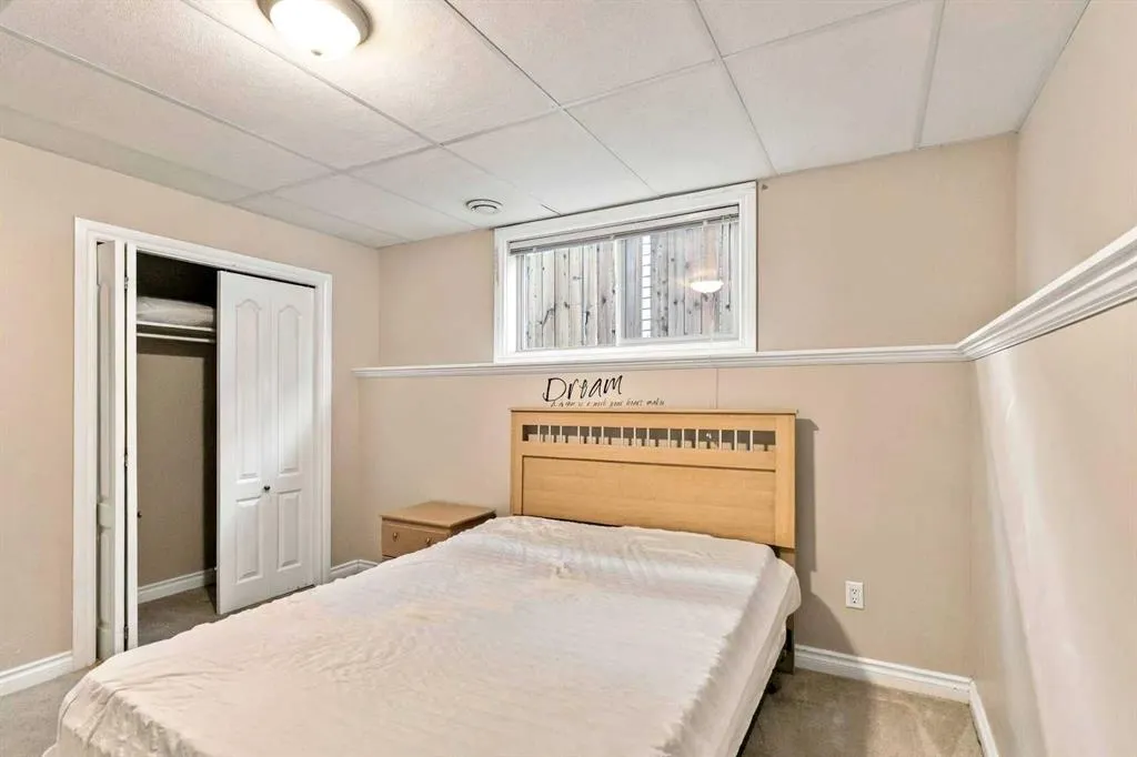 236 Paris Crescent