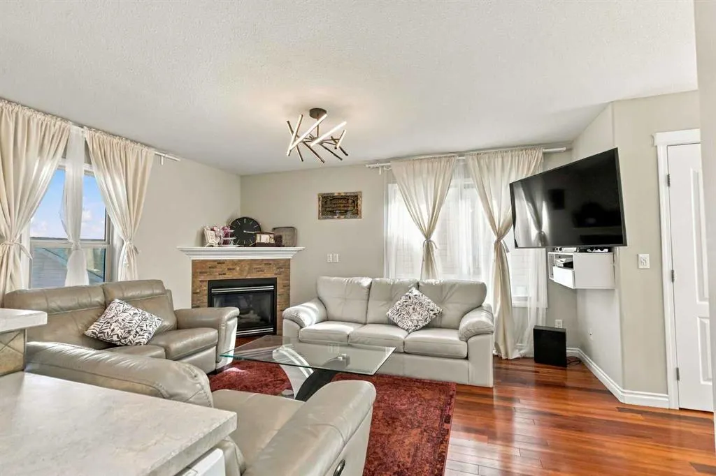 236 Paris Crescent