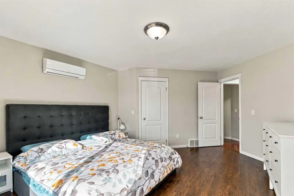 236 Paris Crescent