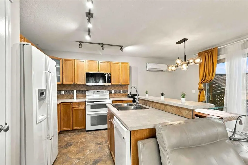 236 Paris Crescent