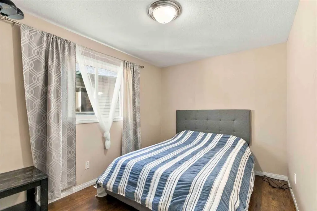 236 Paris Crescent