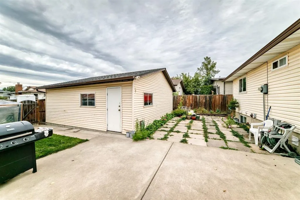 115 Whitehorn Road NE
