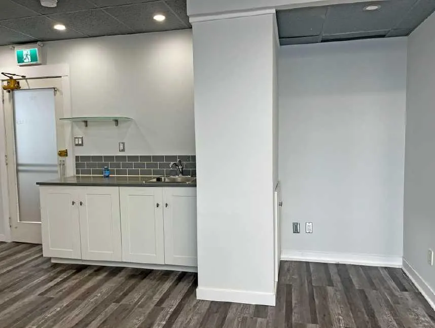 122 17 Avenue SE #100