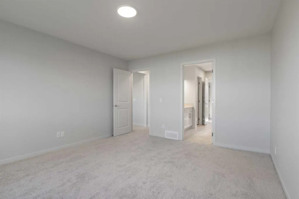 308 Montrose Crescent SE